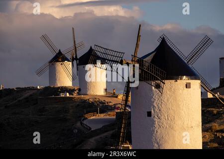 Mulini a vento di Consuegra, collina di Calderico, Consuegra, provincia di Toledo, Castilla-la Mancha, Spagna. Foto Stock