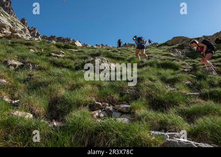 Salita al picco Argualas, catena montuosa dei Pirenei, Huesca, Spagna. Foto Stock