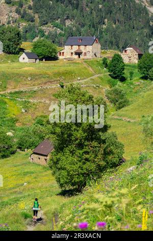 Refugio de biadós, Valle de Añes Cruces, Parque natural Posets-Maladeta, Huesca, cordillera de los Pirineos, Spagna. Foto Stock