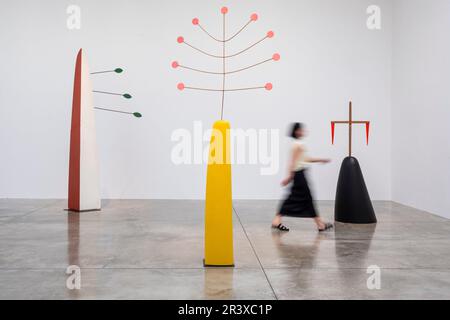 Londra, Regno Unito. 10 luglio 2022. In anteprima di “questa Terra, questo passaggio”, una mostra di opere d’arte di Isamu Noguchi al White Cube Mason’s Yard a St James’s. Le opere riflettono l'impegno dell'artista nei confronti dei materiali, delle performance e delle nozioni di luogo e sono esposte dal 26 maggio al 1 luglio. Credit: Stephen Chung / EMPICS / Alamy Live News Foto Stock