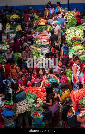 Mercado tradicional, Chichicastenango, Quiché, Guatemala, America centrale. Foto Stock