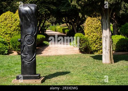 Joan Miró (spagnolo, 18931983), Figura, 1976, bronzo fuso a cera persa, giardino Marivent, Palma, Maiorca. Foto Stock