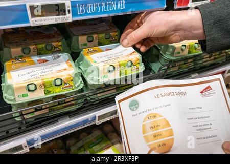 Neufchatel-en-Bray (Francia settentrionale), 2 febbraio 2023: Dimostrazione dei produttori di uova, membri della “FNSEA” (Federazione nazionale dell’agricoltura ho Foto Stock