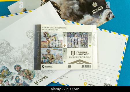 Nuovo francobollo di Ukrposhta Offensive Guard . Francobolli militari dedicati ai difensori dell'Ucraina - guardia nazionale, polizia. Busta, cartolina. Guerra Ucraina. Ucraina, Kiev - 20 maggio 2023 Foto Stock