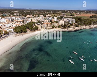 Colònia de Sant Jordi, vista sulla spiaggia di es Port, Ses Salines, Maiorca, Isole Baleari, Spagna. Foto Stock