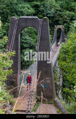 pasarela dHoltzarte, gargantas de Holzarté, Larrau, Región de Aquitania, departamento de Pirineos Atlánticos, Francia. Foto Stock