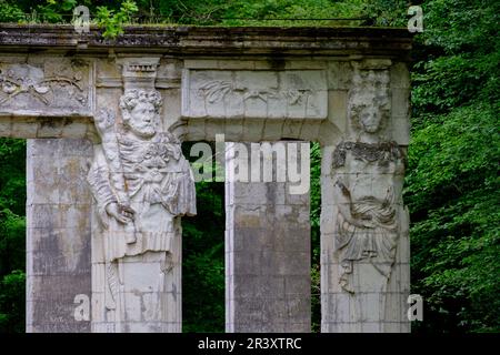 Cariátides de Catalina de Médicis junto al laberinto, Castillo de Chenonceau, siglo XVI, Chenonceaux, Departamento de Indre y Loira,Francia,l'Europa occidentale. Foto Stock