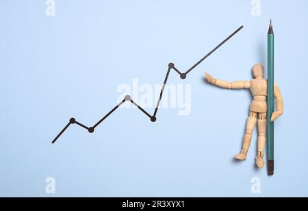 Manichino in legno e grafico con indicatori crescenti su sfondo blu. Analisi degli indicatori finanziari delle imprese, Foto Stock