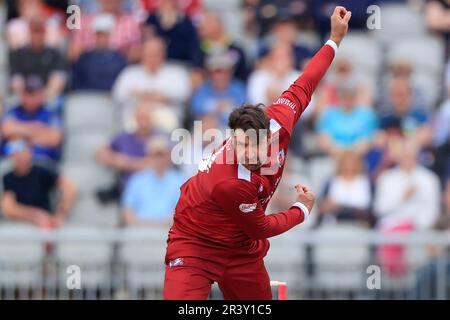 Colin de Grandhomme of Lancashire Lightning Bowls durante la partita Vitality Blast Lancashire Lightning vs Leicestershire Foxes a Old Trafford, Manchester, Regno Unito, 25th maggio 2023 (Photo by Conor Molloy/News Images) Foto Stock