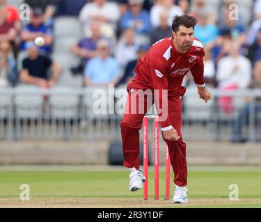 Colin de Grandhomme of Lancashire Lightning Bowls durante la partita Vitality Blast Lancashire Lightning vs Leicestershire Foxes a Old Trafford, Manchester, Regno Unito, 25th maggio 2023 (Photo by Conor Molloy/News Images) Foto Stock