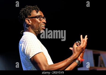 Hay Festival, Hay on Wye, Galles, Regno Unito - giovedì 25 maggio 2023 - l'autore per bambini Jeffrey Boakye è sul palco durante il giorno di apertura del This Years Hay Festival. Foto Steven May / Alamy Live News Foto Stock