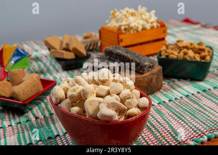 Cucina tipica del Festival brasiliano di Junino su tessuto stampato Festa Junina Foto Stock