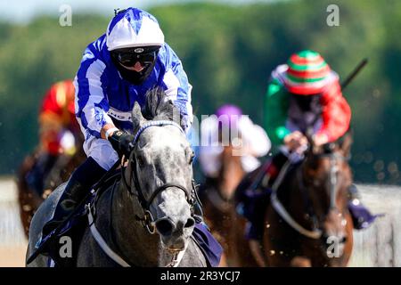 File foto datata 01-06-2020 di Art Power, che torna al Curragh il Sabato cercando di renderlo un perfetto quattro vittorie da quattro viaggi in Irlanda nella Weatherbys Ireland Greenlands Stakes. Data di emissione: Giovedì 25 maggio 2023. Foto Stock