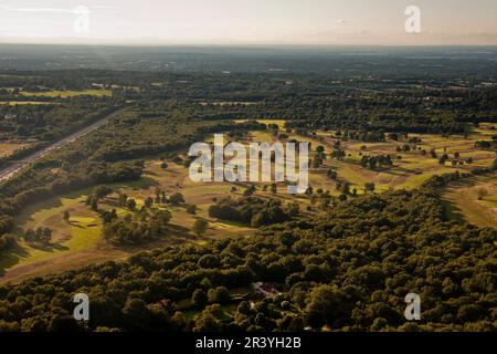 Vista aerea sui campi del Walton Heath Golf Club - sede dell'AIG Womens Open 2023 tra il 10th e il 13th agosto Foto Stock