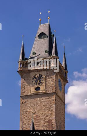 PIAZZA DELLA CITTÀ VECCHIA, PRAGA, REPUBBLICA CECA - Torre dell'Orologio, Municipio della Città Vecchia. Foto Stock