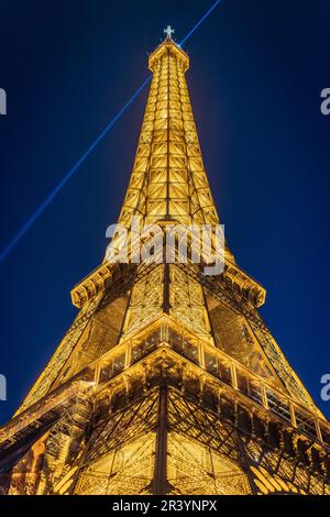 Vista sulla Torre Eiffel al tramonto di Parigi Foto Stock