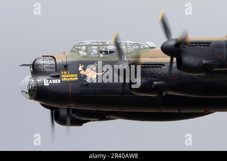 Primo piano dell'ogiva su un Avro 683 Lancaster B1 del volo commemorativo della Battaglia di Gran Bretagna. Foto Stock