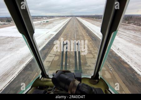 Cannone di coda di un aereo da trasporto militare il-76MD dell'Aeronautica militare Russa. Foto Stock