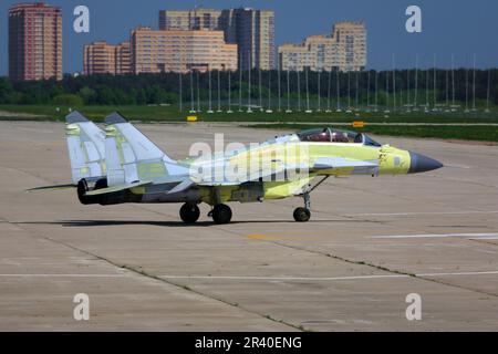 Un jet fighter MIG-29M2 dell'esercito egiziano che tassava, Zhukovsky, Russia. Foto Stock