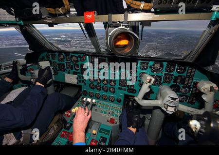 Cabina di pilotaggio di un aereo da trasporto militare il-76MD dell'aeronautica russa. Foto Stock