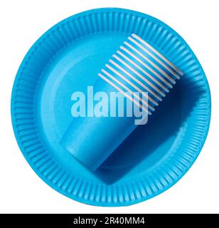 Piastre e tazze circolari monouso in carta blu per picnic, rifiuti riciclabili, vista dall'alto. Foto Stock