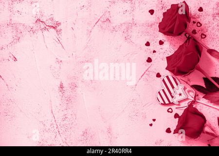 Rose rosse e caffè per il giorno di San Valentino Foto stock - Alamy
