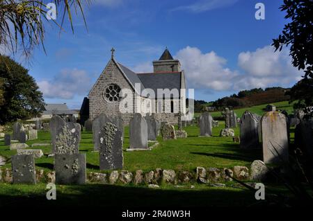 Chiesa di San Nicola e vecchio cimitero, sull'isola di Tresco nelle Isole Scilly, Cornovaglia, Inghilterra, Regno Unito. Gran Bretagna. Foto Stock