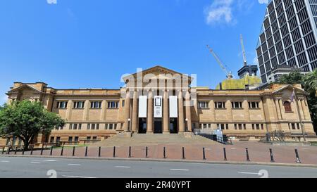 658 facciata rivolta a nord della Biblioteca di Stato del New South Wales-Mitchell Wing su Shakespeare Place. Sydney-Australia. Foto Stock