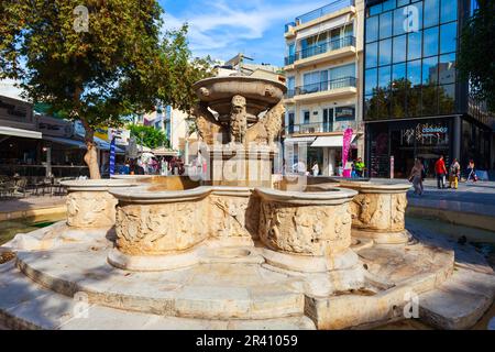 Heraklion, Grecia - 13 ottobre 2021: Fontana Morosini in Piazza Lions nel centro di Heraklion sull'isola di Creta in Grecia Foto Stock