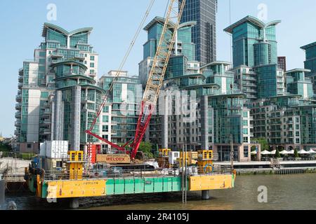 Vauxhall, Londra, Regno Unito. 22nd maggio, 2023. I lavori di costruzione proseguono sulla Tideway, la cosiddetta superfogna sul Tamigi a Vauxhall. Il progetto da £4,2 miliardi di dollari si estende per 15 miglia lungo le rive del Tamigi a Londra. Il Thames Tideway Tunnel contribuirà a trattare circa 55million tonnellate di acque reflue grezze di 'overflow' e sarà completato nel 2025. Credito: Maureen McLean/Alamy Foto Stock