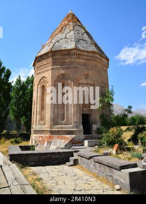 Halime Hatun Vault è un mausoleo di Seljuk situato nel distretto di Gevas, in Turchia. Foto Stock