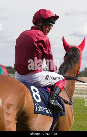 Jockey Frankie Dettori su Soul Sister alle corse di York. Foto Stock