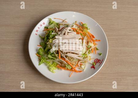 Asian dishe culinary Still Life. Insalata di pollo tailandese Foto Stock