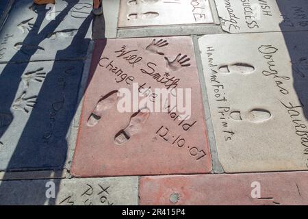 Los Angeles, USA - 26 giugno 2012: Stampe di Will Smith e Douglas Fairbanks a Hollywood nel cemento ai pignoramenti. Foto Stock