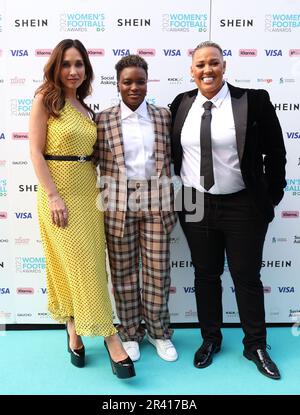 Myleene Klass (a sinistra), Nicola Adams (al centro) e Lianne Sanderson arrivano i SHEIN Women's Football Awards che si tengono al Nobu Hotel, Londra. Data immagine: Giovedì 25 maggio 2022. Foto Stock