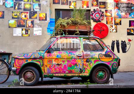 Cracovia, Polonia - 21 ottobre 2012: Vecchia vettura polacca Fiat 126 inserita come mostra di manifattura locale. Auto colorata è parte della galleria, che si trova sul t Foto Stock