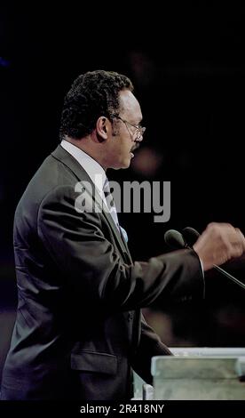 NEW YORK, NEW YORK - 14 LUGLIO 1992 il reverendo Jesse Jackson consegna il suo discorso alla Convenzione Nazionale Democratica del Nominating a Madison Square Garden. Foto Stock