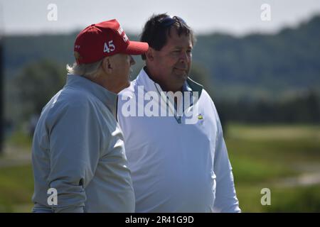 Sterling, Stati Uniti. 25th maggio, 2023. L'ex presidente degli Stati Uniti Donald J. Trump ha visto al campo da golf durante la partita Pro-Am di LIV Golf. L'ex presidente degli Stati Uniti Donald J. Trump ha giocato a golf nel LIV Golf Washington DC Pro-Am Round al Trump National Golf Club Washington DC a Sterling, Virginia, Stati Uniti il 25 maggio 2023. Credit: SOPA Images Limited/Alamy Live News Foto Stock