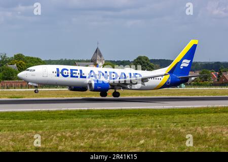 Icelandair Boeing 737 MAX 8 aereo Aeroporto di Bruxelles in Belgio Foto Stock