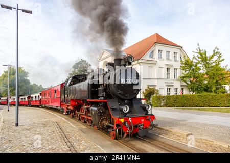 Treno a vapore della locomotiva a vapore BÃ¤derbahn Molli a Bad Doberan, Germania Foto Stock