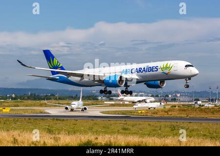 Air Caraibes Airbus A350-900 aereo Parigi Orly Aeroporto in Francia Foto Stock