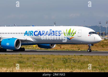 Air Caraibes Airbus A350-1000 aereo Parigi Orly aeroporto in Francia Foto Stock