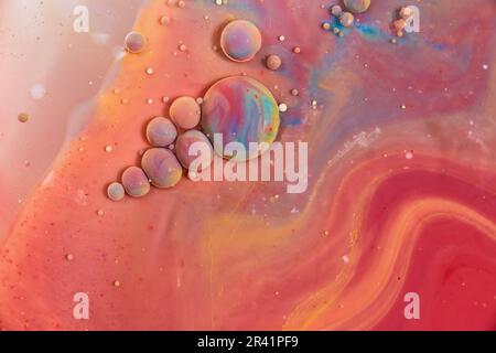 Planetaria allineamento astratto arte colorful fantasy petrolio bolle sfere vernice e latte Foto Stock