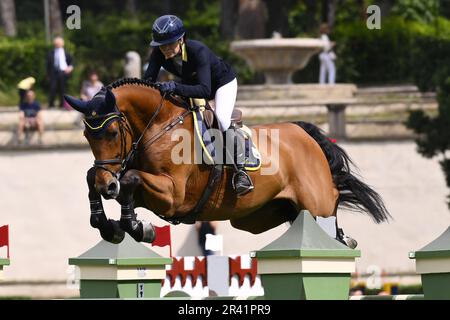 Roma, Italia. 25th maggio, 2023. Edwina Tops-Alexander (AUS) durante il 90° CSIO ROMA 2023, CSIO5* A contro l'orologio (238,2.1) - 1,50m - 30,000 € - LR - presentato da ENI, il 25 maggio 2023 a Piazza di Siena a Roma. Credit: Live Media Publishing Group/Alamy Live News Foto Stock