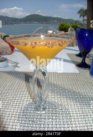 Frozen Mango Margarita servito a Las Brisas Private Beach ad Acapulco, Messico Foto Stock