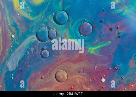 Blu colorato, oro, viola, verde, giallo che vortice in astratto cosmico spazio arte di sfondo asset Foto Stock