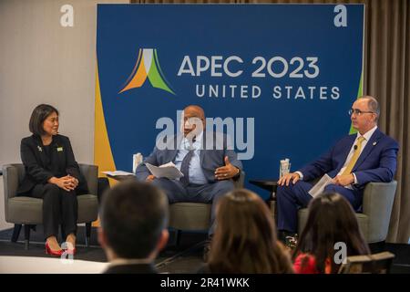 Detroit, Michigan, Stati Uniti. 25th maggio, 2023. Una discussione sul commercio e sui lavoratori durante la riunione dei ministri dell'APEC responsabili del commercio. Da sinistra: USA Il rappresentante commerciale Katherine Tai, il segretario-tesoriere dell'AFL-CIO Frederick Redmond e il presidente degli operai dell'automobile unita Shawn Fain. Credit: Jim West/Alamy Live News Foto Stock