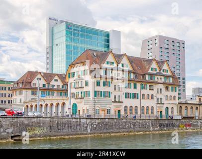 Sul fiume Limmat a Zurigo, Svizzera Foto Stock