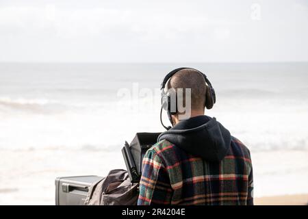 Cameraman professionista che filma a cura di The Ocean Foto Stock