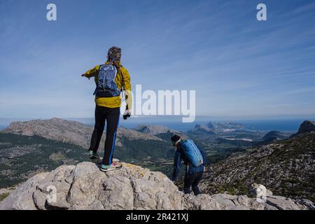 Discesa al passo di Puig de CA, Escorca, Maiorca, Isole Baleari, Spagna. Foto Stock